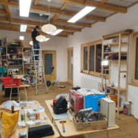 Wanja, Christian und Klaus-Peter haben die Innenbeleuchtung um 8 moderne LED-Flächenstrahler ergänzt