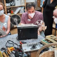 Renate und Timo am Werk